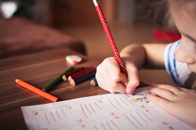 Nauka pisania – jak nauczyć dziecko pisać?